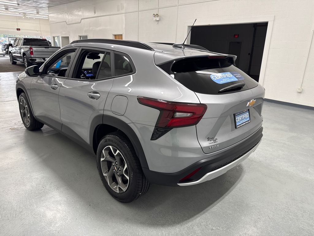 2024 Chevrolet Trax LT photo 4