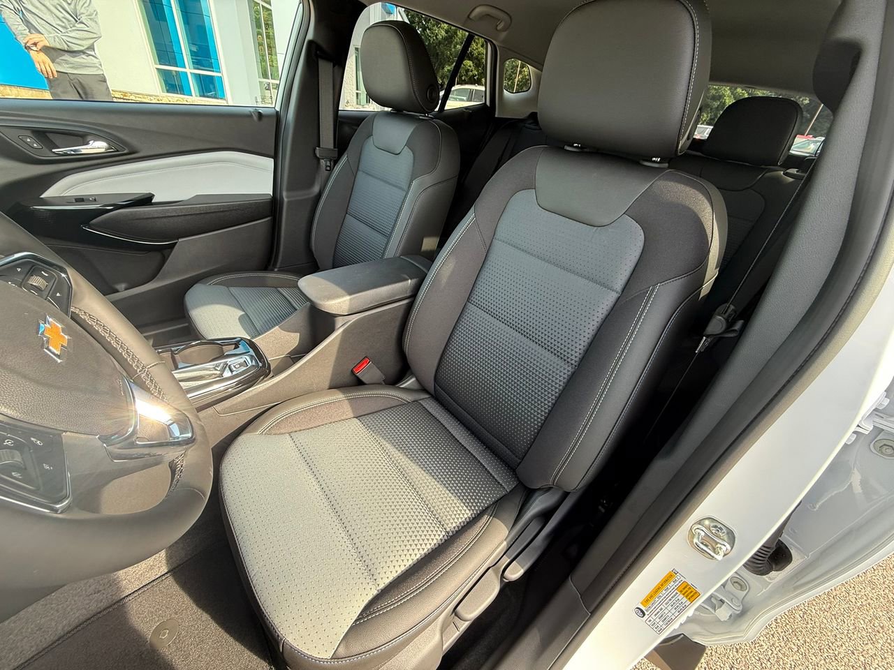 2025 Chevrolet Trax LT photo 14