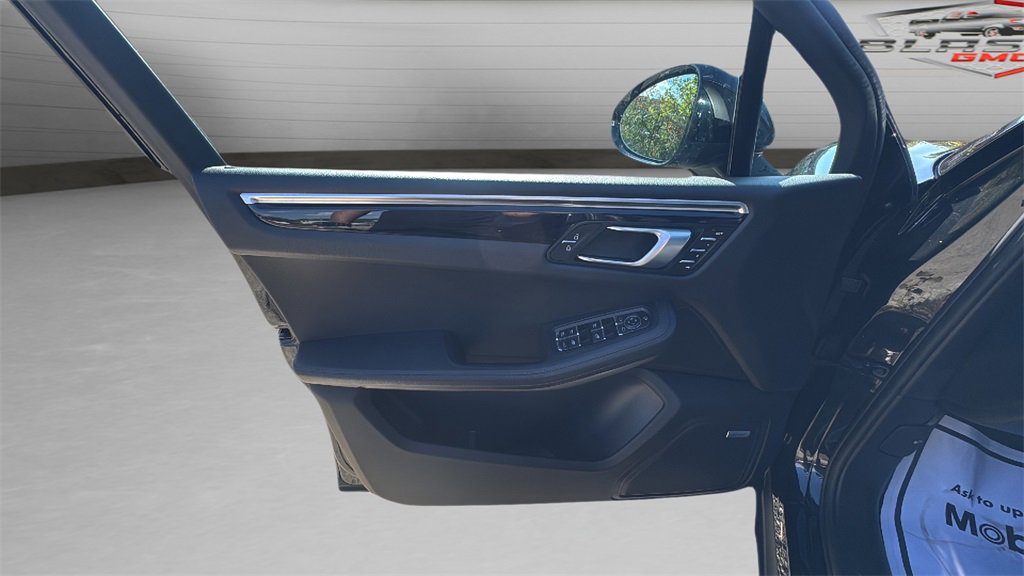 2020 Porsche Macan photo 19