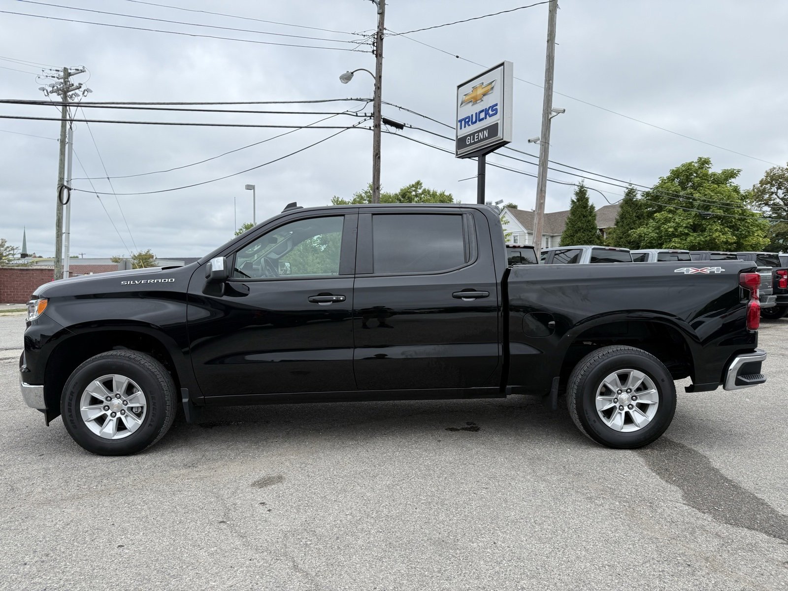 2022 Chevrolet Silverado 1500 LT photo 3