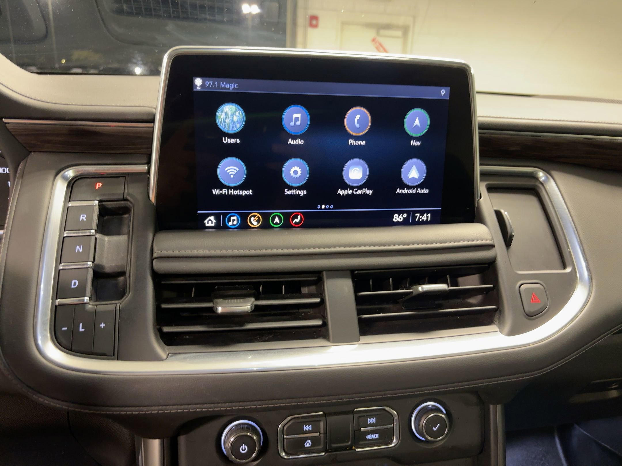 2021 Chevrolet Suburban Z71 photo 17