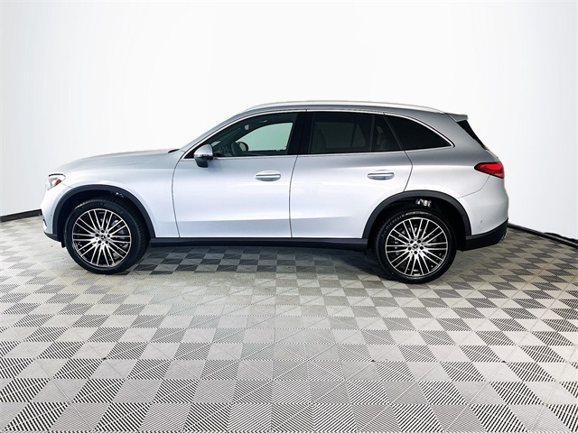 2026 Mercedes Benz GLC 300 photo 3