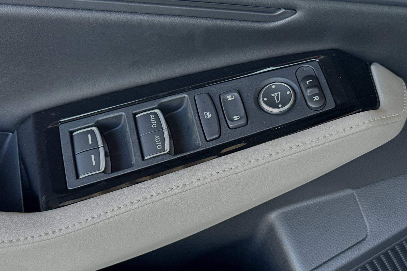2025 Honda Accord Hybrid Touring photo 11
