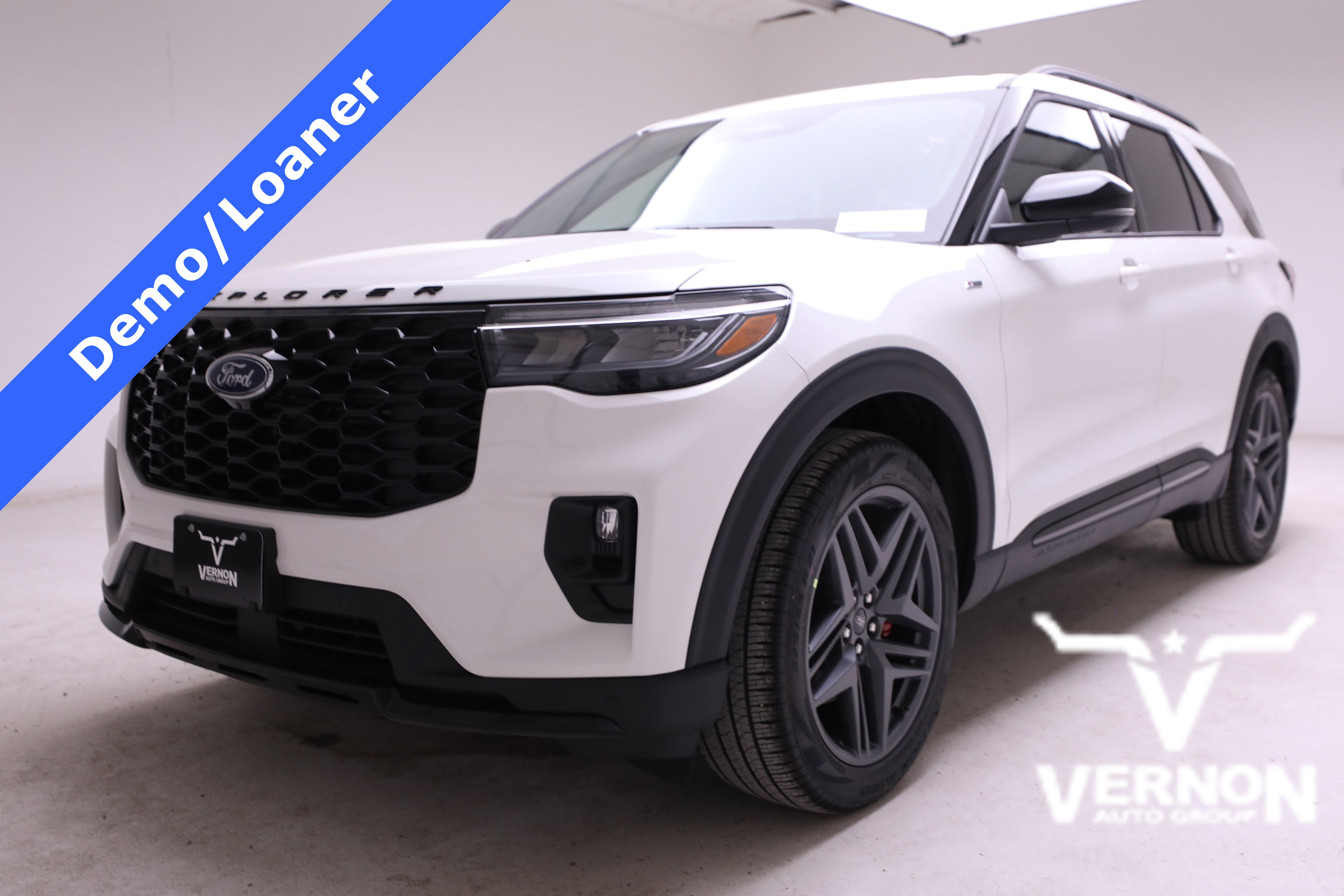 2025 Ford Explorer ST-LINE's photo