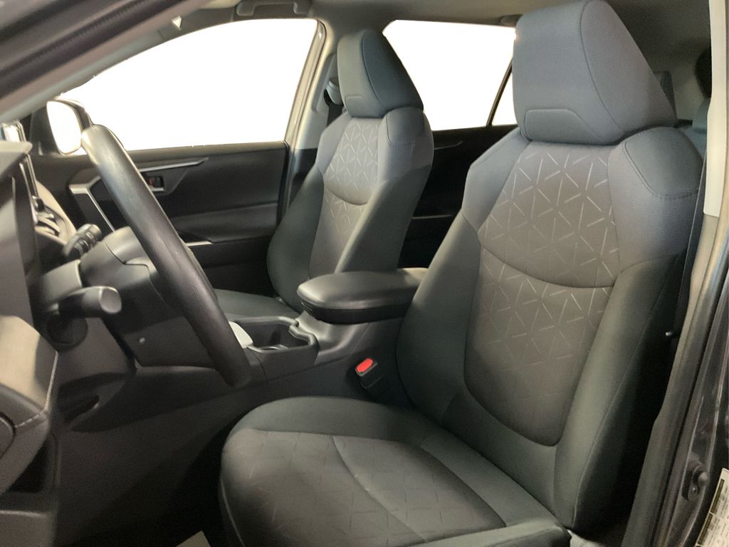 2023 Toyota RAV4 XLE photo 6