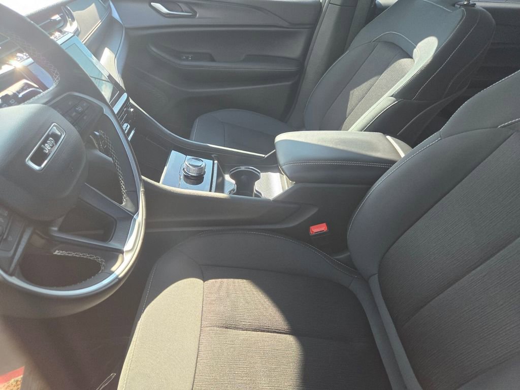 2024 Jeep Grand Cherokee Laredo X photo 2