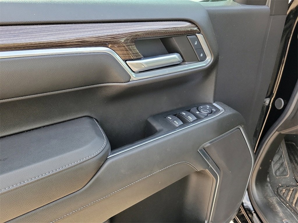 2024 Chevrolet Silverado 1500 RST photo 17