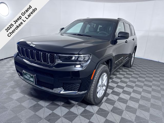 2025 Jeep Grand Cherokee Laredo photo 4