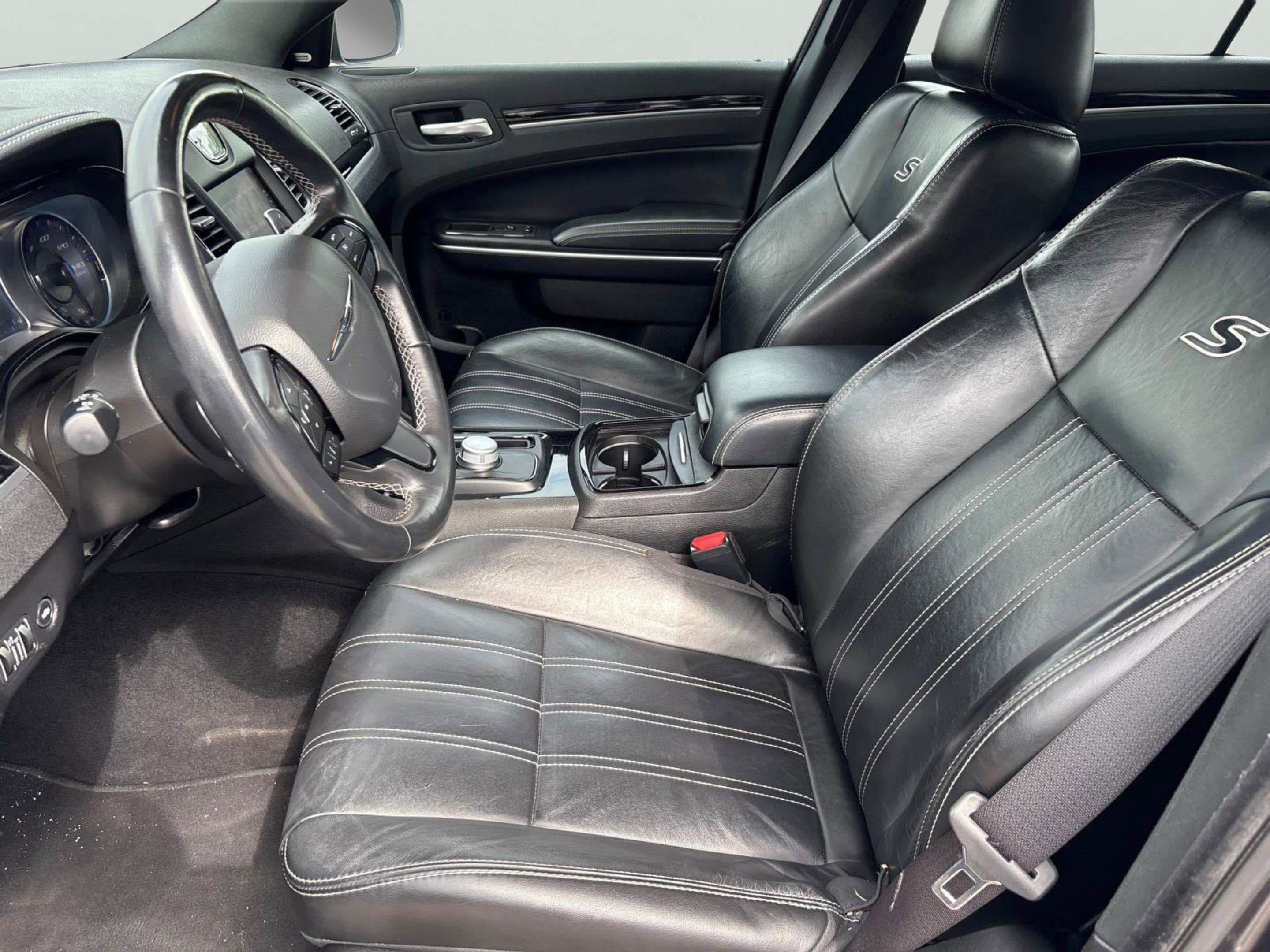 2022 Chrysler 300 S photo 18