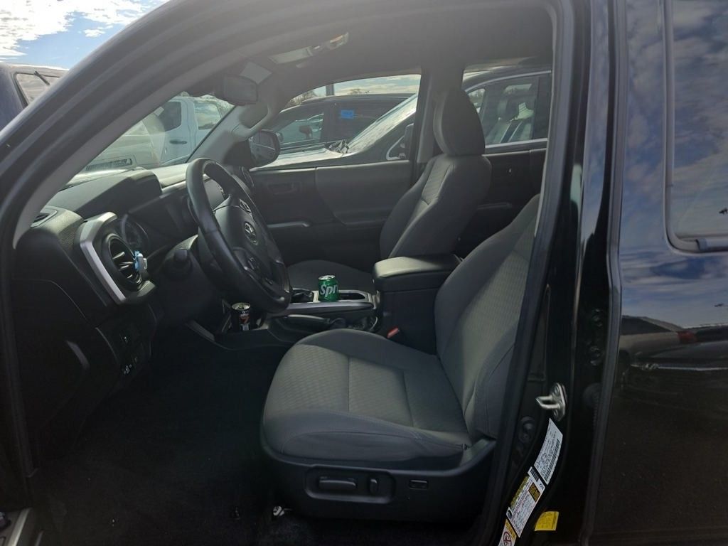 2020 Toyota Tacoma SR5 photo 3