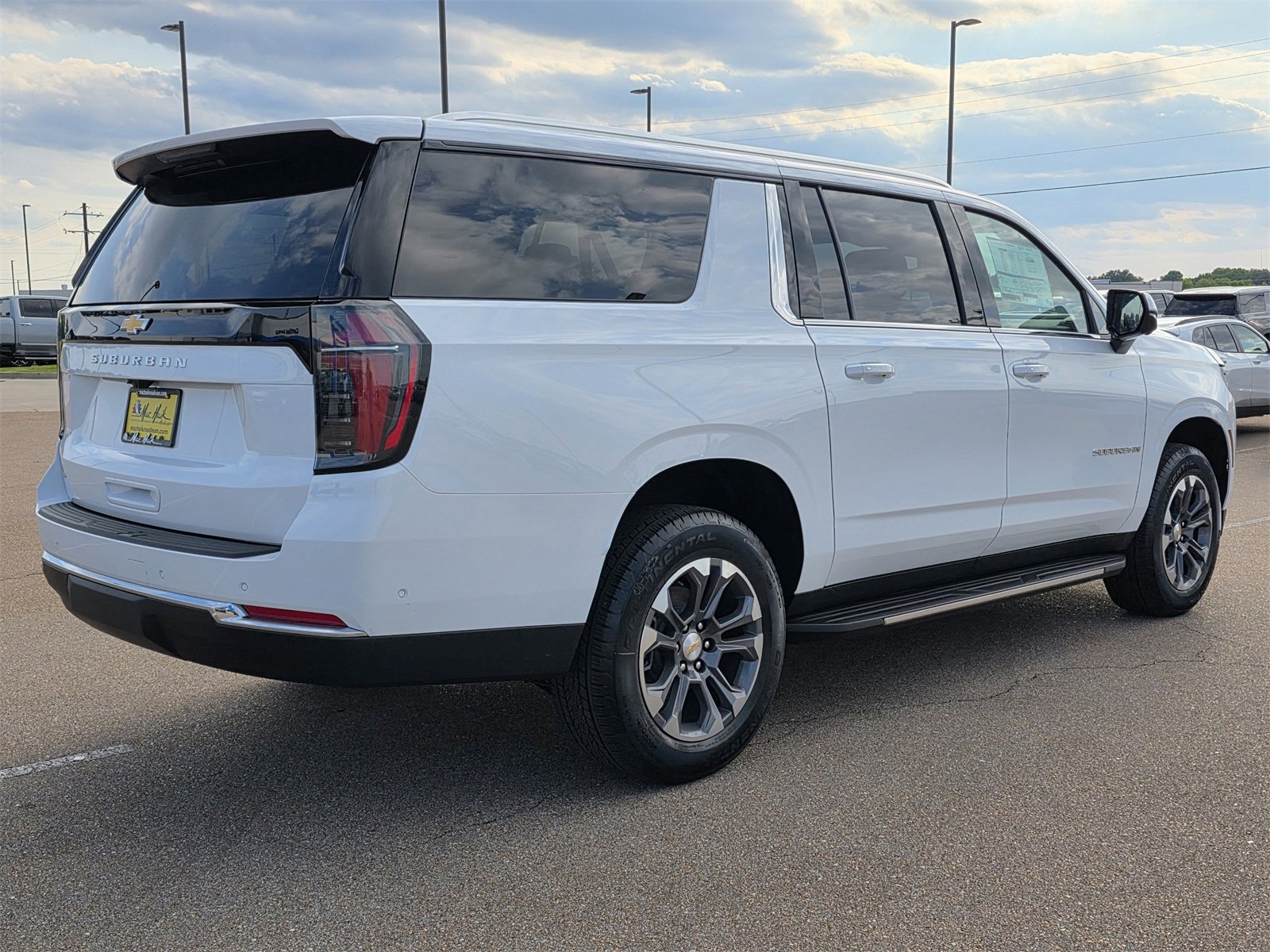2025 Chevrolet Suburban LS photo 4