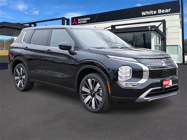 2025 Mitsubishi Outlander SE's photo