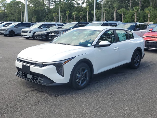 2025 Kia K4 LXS photo 3