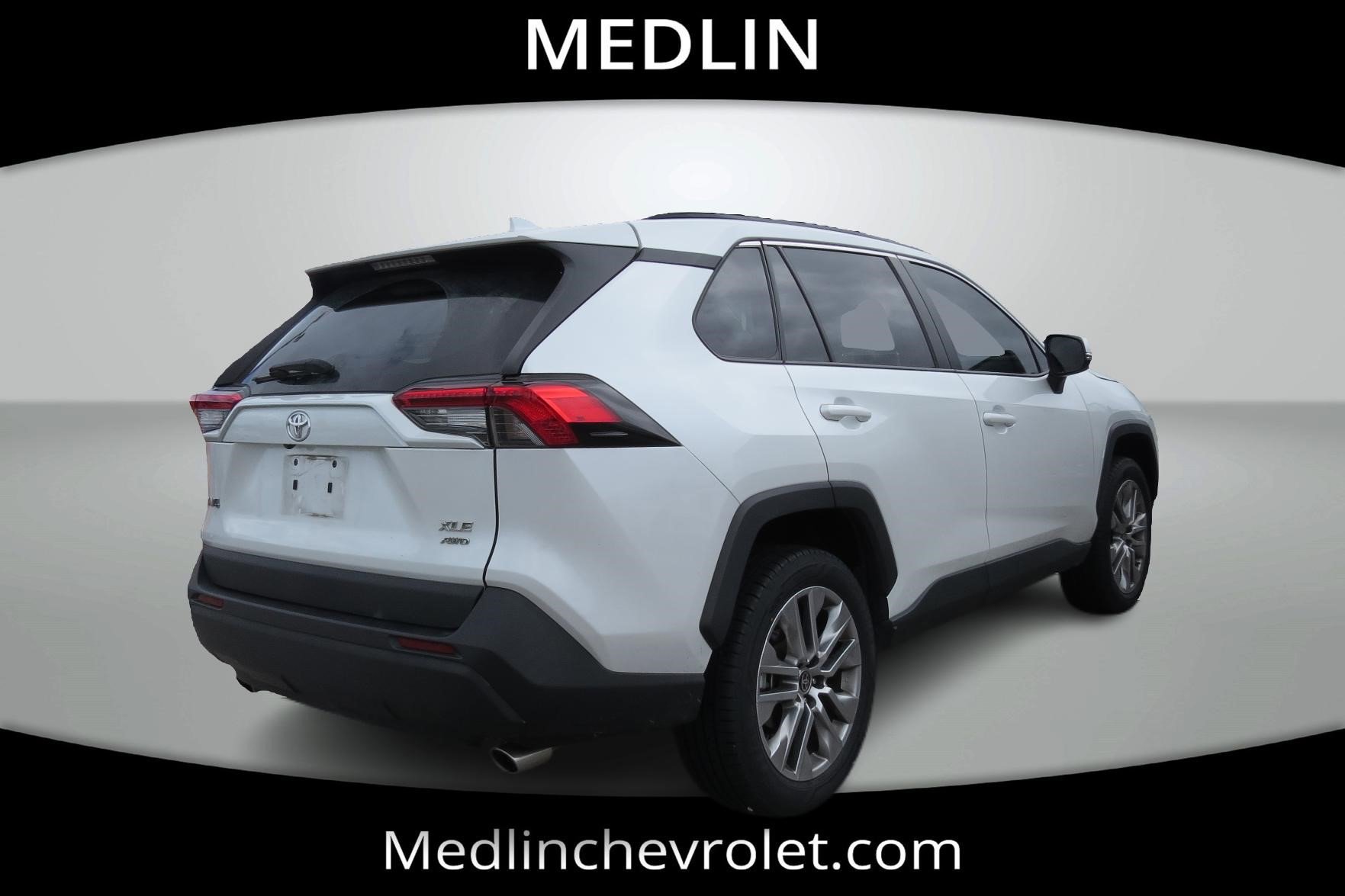 2023 Toyota RAV4 XLE Premium photo 7