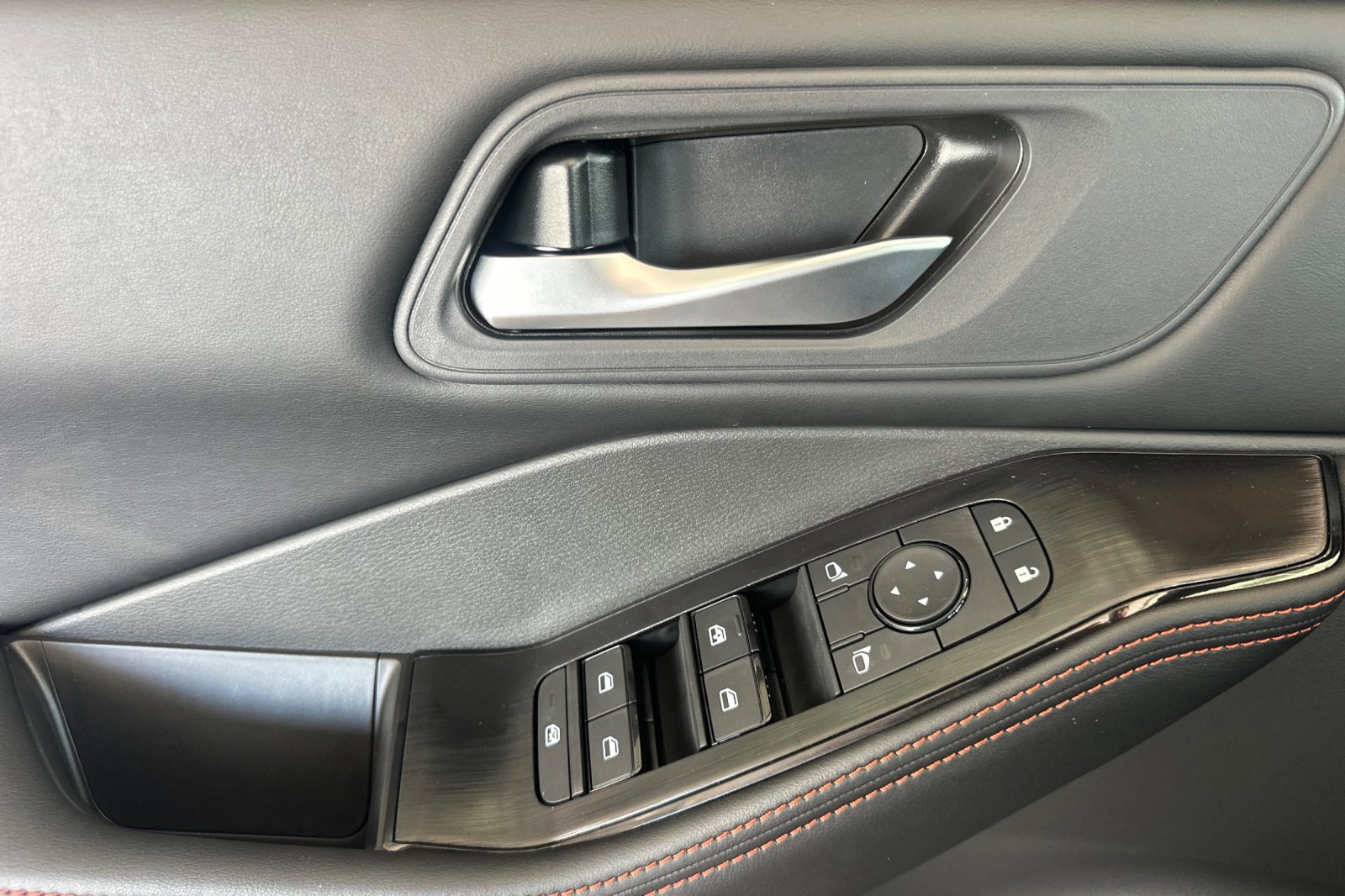 2026 Nissan Rogue AWD photo 9