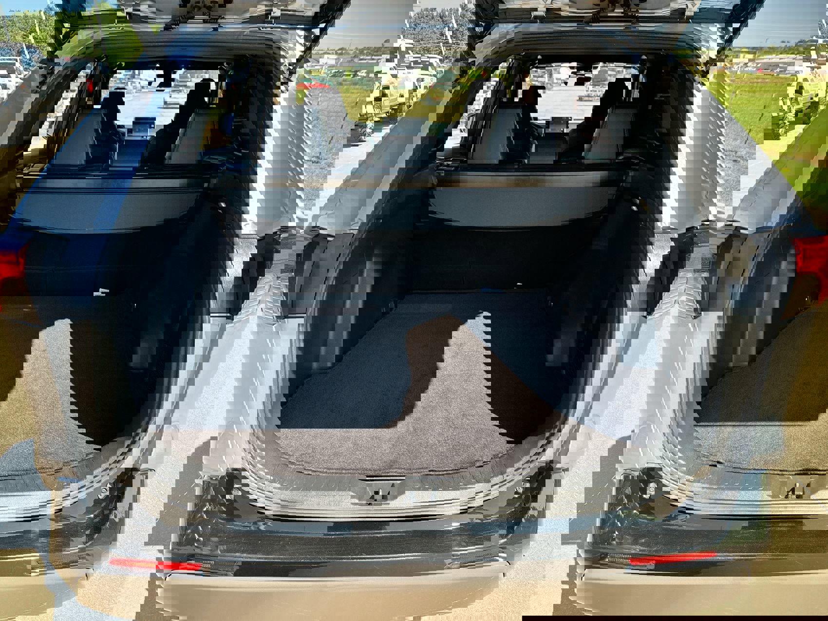 2022 Toyota RAV4 Hybrid XSE photo 21