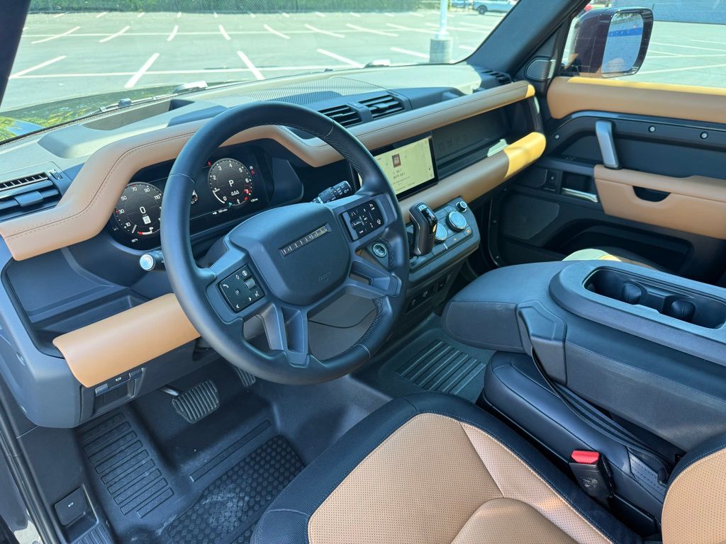 2024 Land Rover Defender 110 X-Dynamic SE photo 13