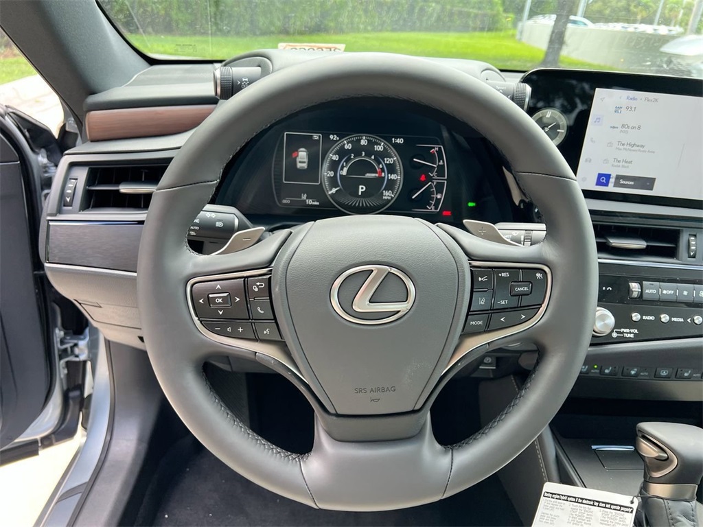 2025 Lexus ES 350 photo 12