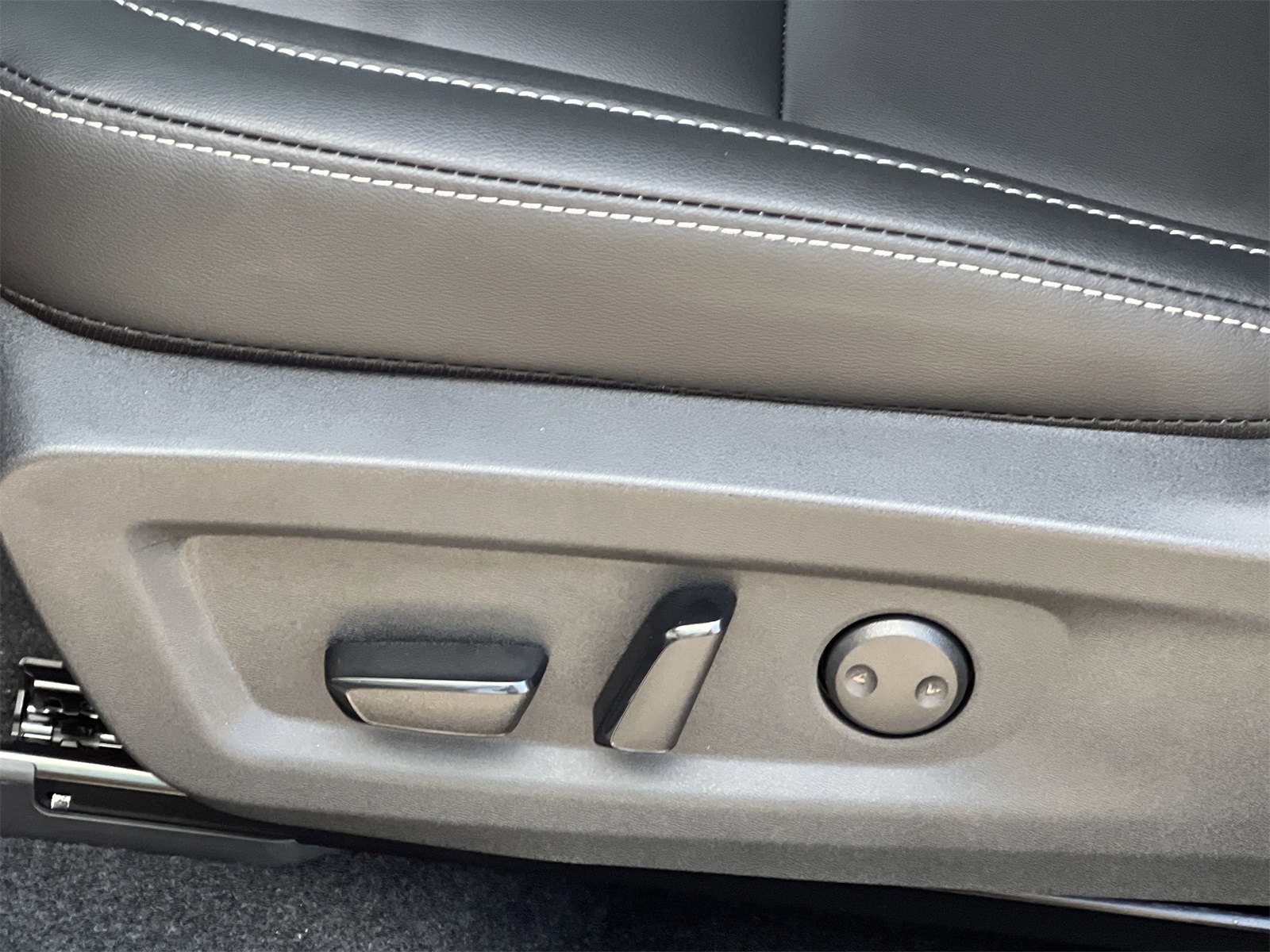 2025 Nissan Murano SL photo 17