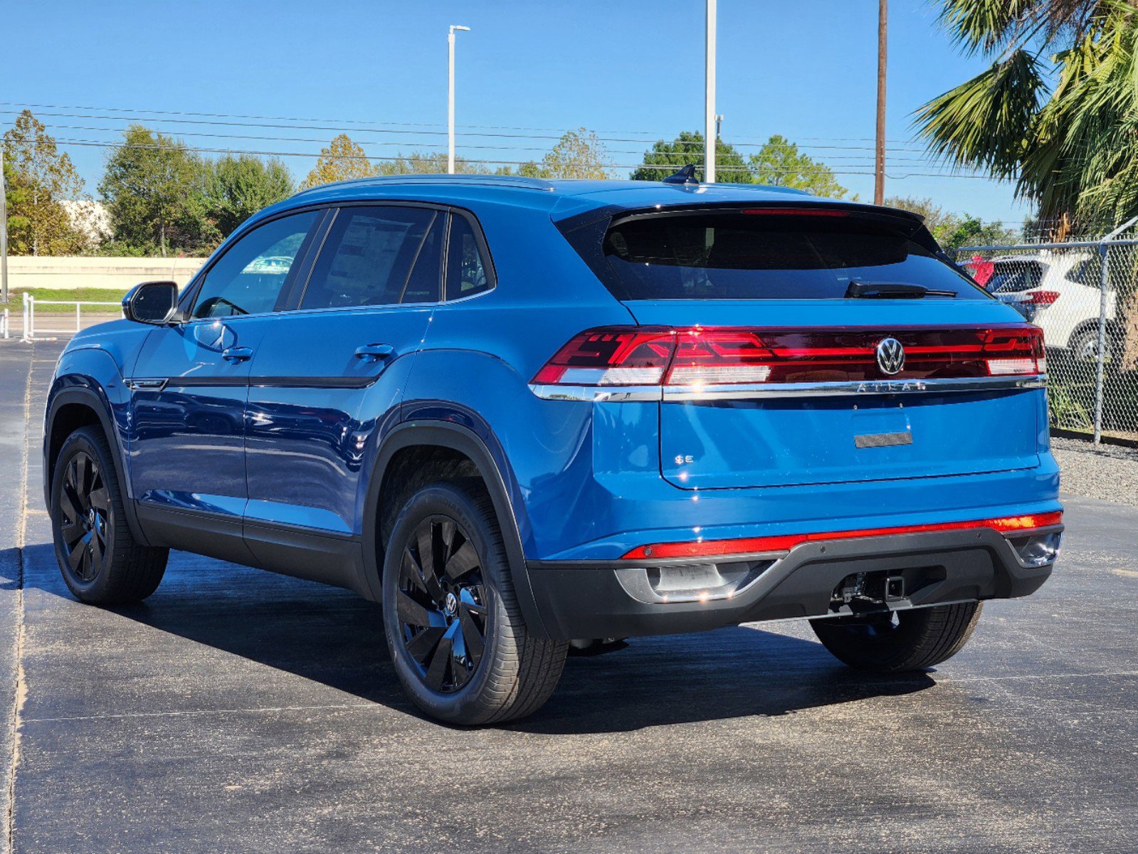 2025 Volkswagen Atlas Cross Sport SE Technology photo 3