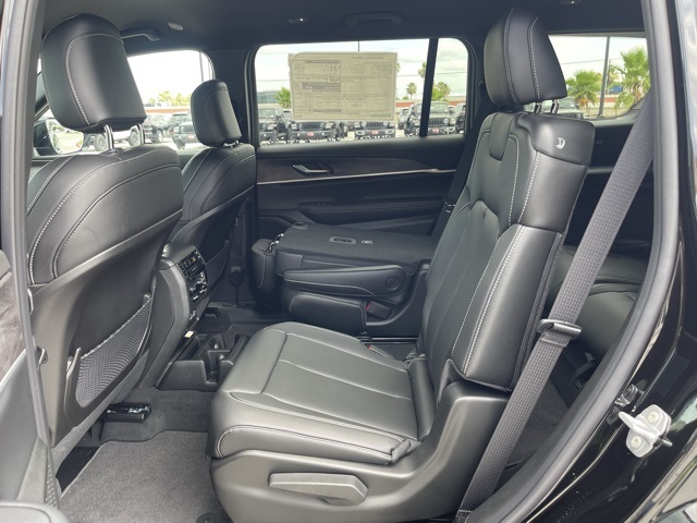 2025 Jeep Grand Cherokee Limited photo 18