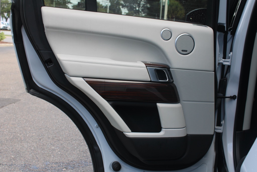 2016 Land Rover Range Rover HSE photo 36
