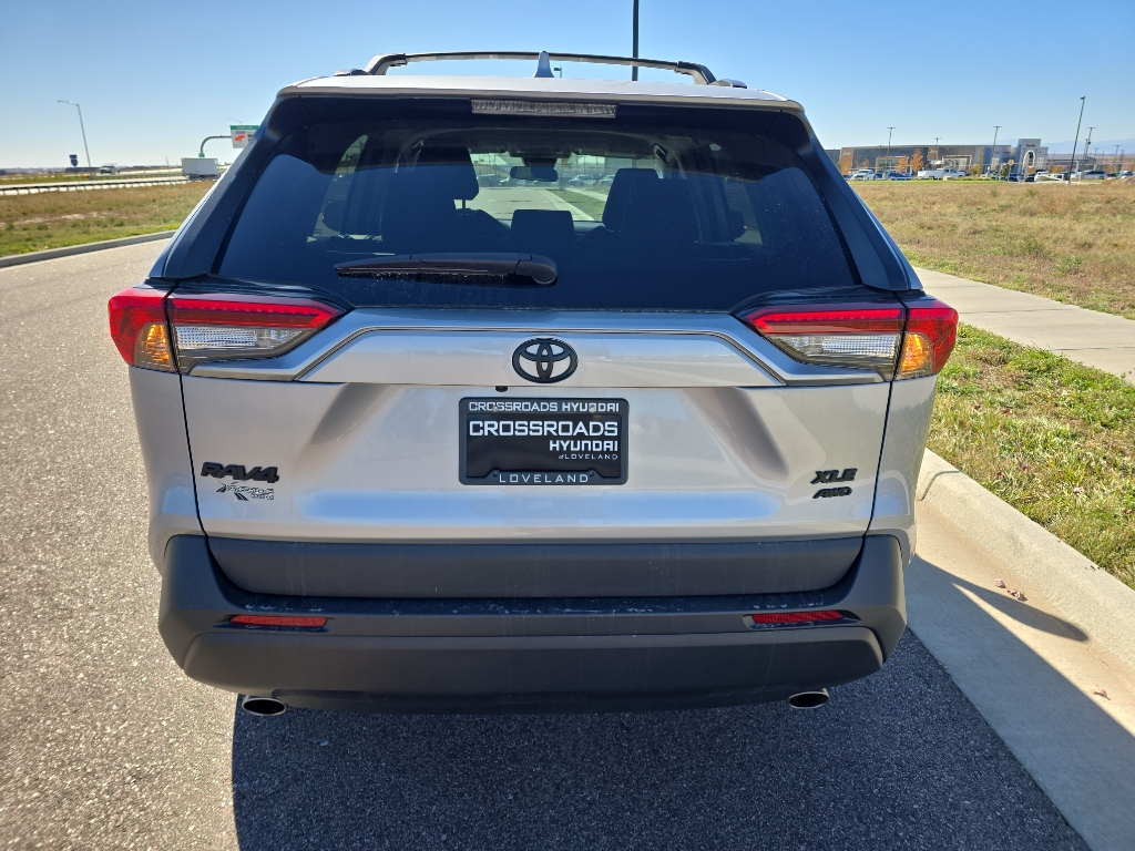 2022 Toyota RAV4 XLE photo 3