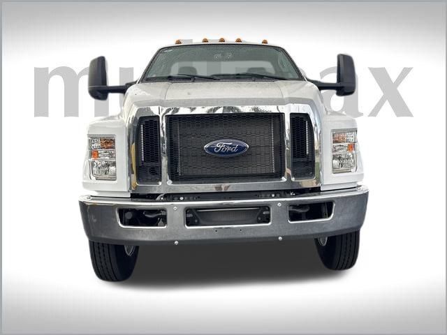 2025 Ford F-750 SuperCab Base photo 9