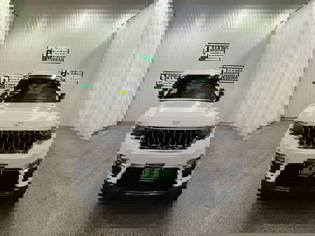 2025 Jeep Grand Cherokee Limited photo 2