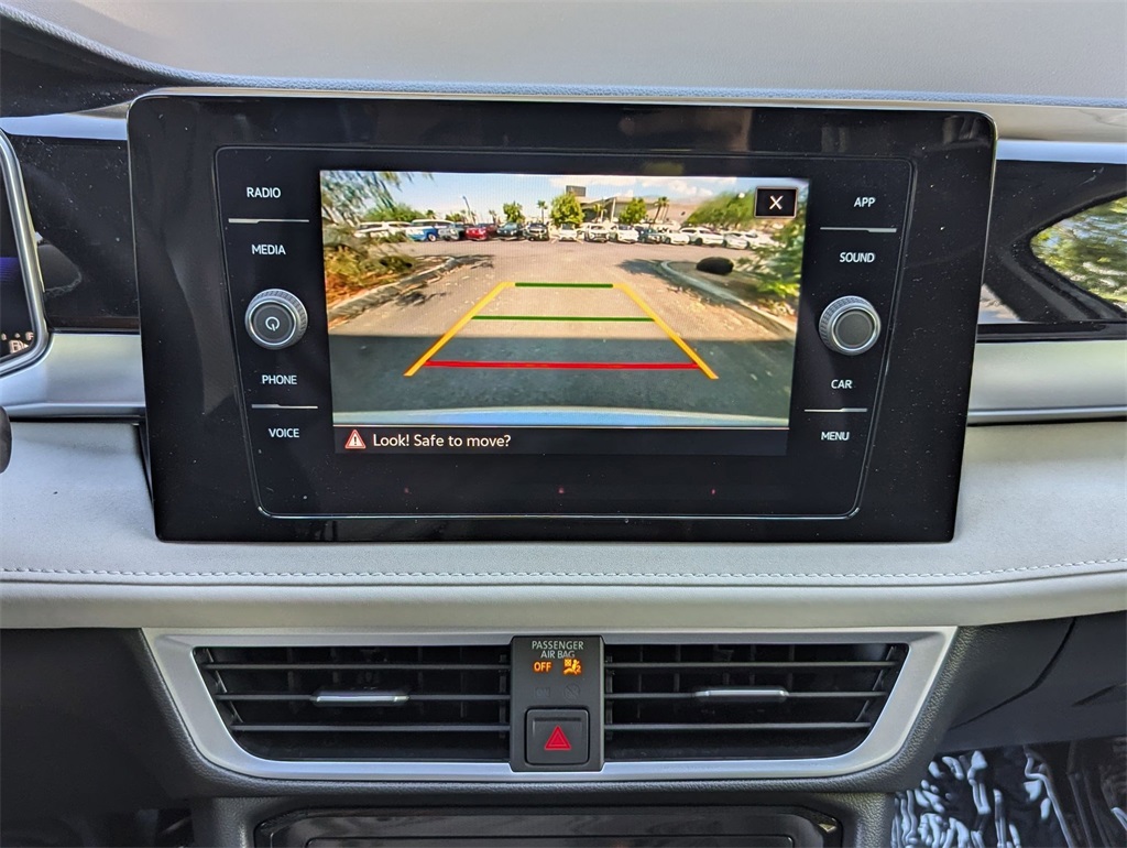 2025 Volkswagen Taos SE photo 12