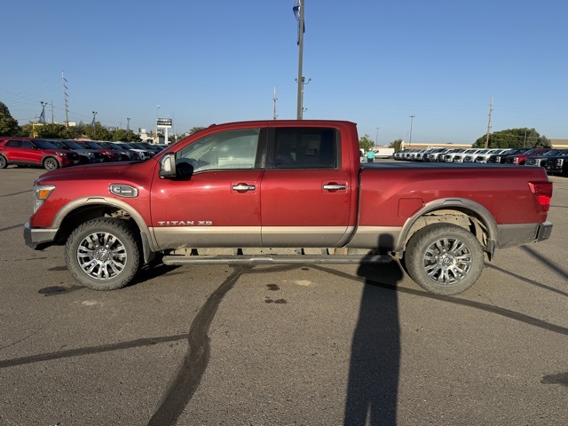 2019 Nissan Titan Platinum Reserve photo 3