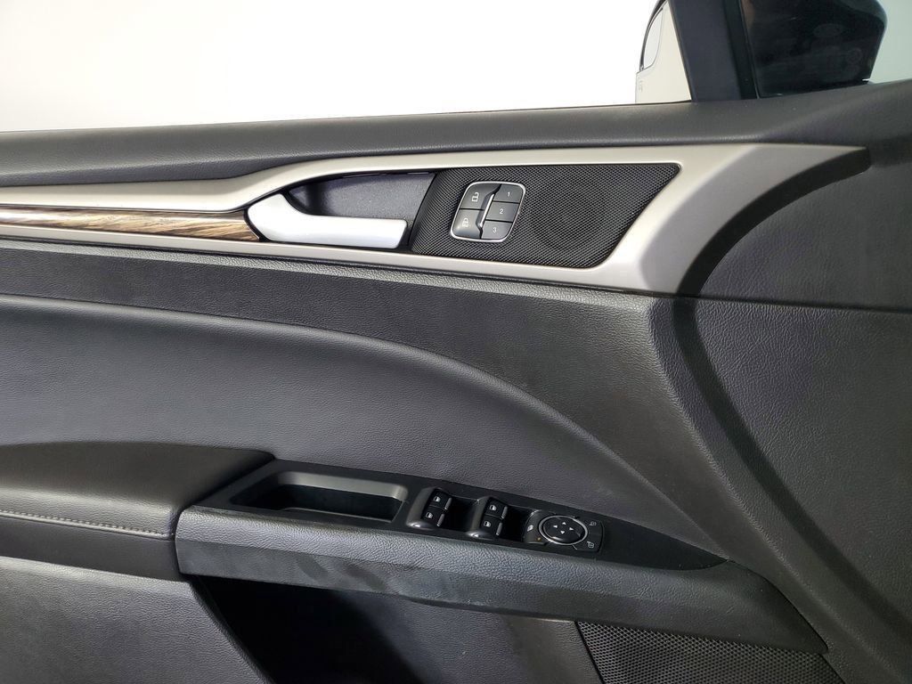 2014 Ford Fusion SE photo 24