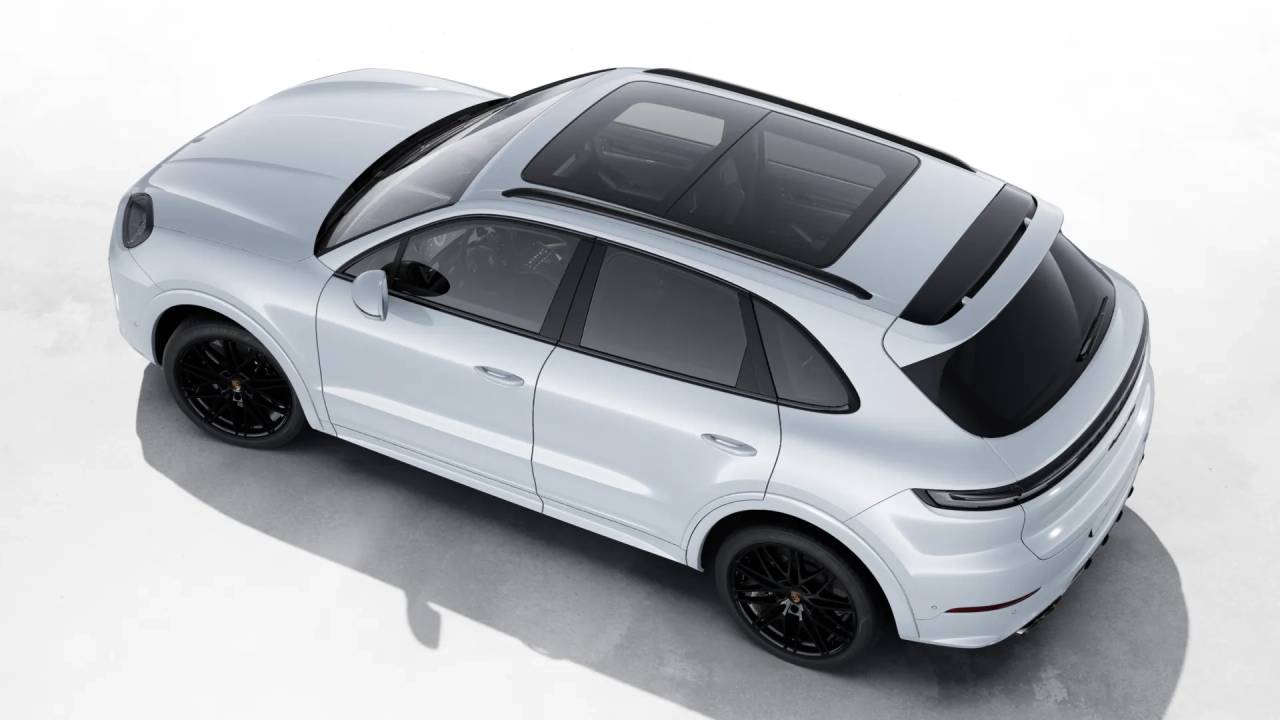2026 Porsche Cayenne GTS photo 4