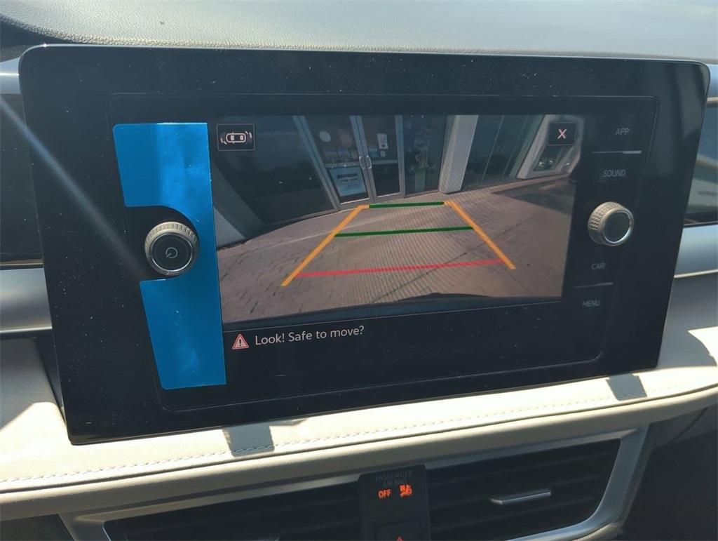 2025 Volkswagen Taos SE photo 14
