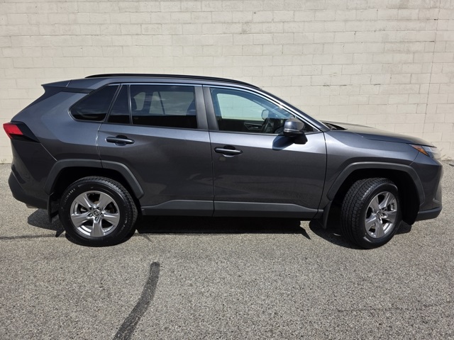 2022 Toyota RAV4 XLE photo 6