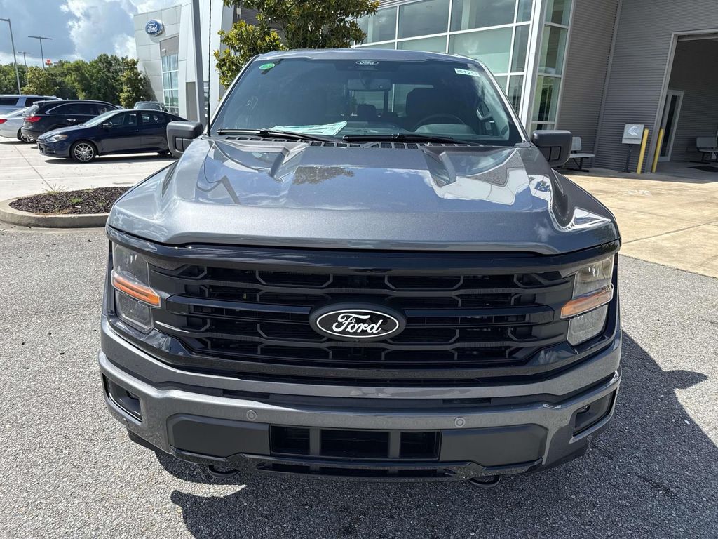 2025 Ford F-150 XLT photo 2