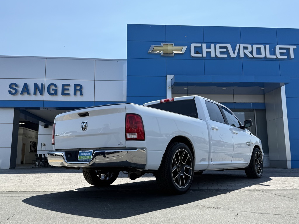 2021 Ram 1500 Classic SLT photo 3