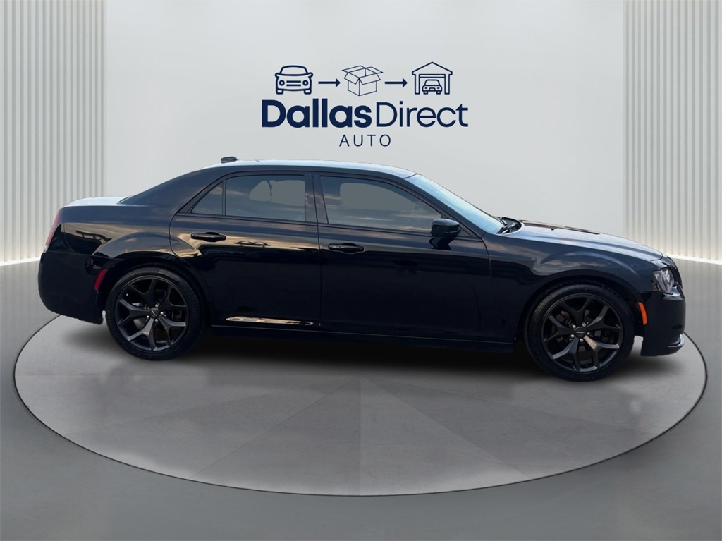 2020 Chrysler 300 Touring photo 4