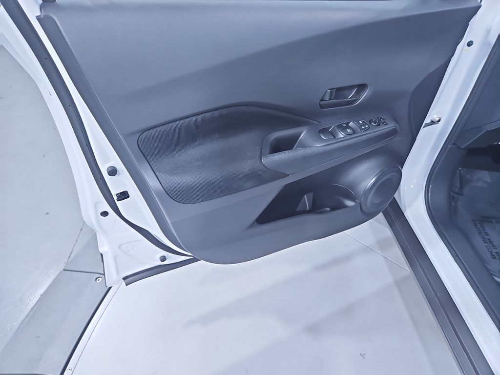 2024 Nissan Kicks S photo 9