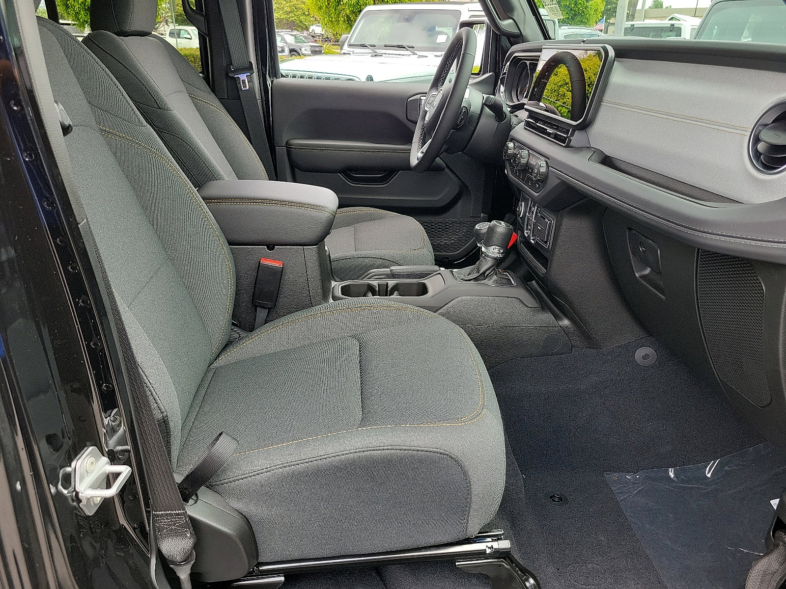 2025 Jeep Wrangler Sahara photo 13