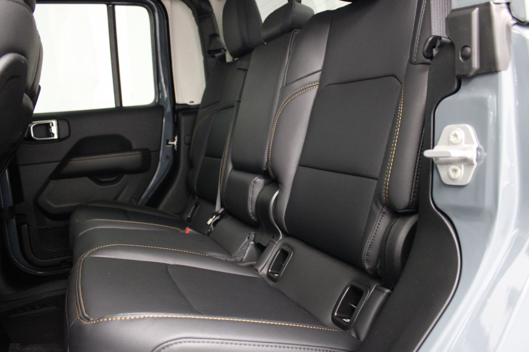2025 Jeep Gladiator Sport photo 2