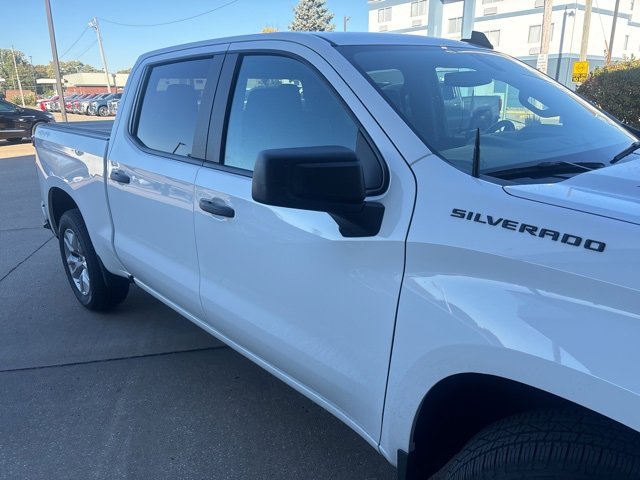 2021 Chevrolet Silverado 1500 Custom photo 2
