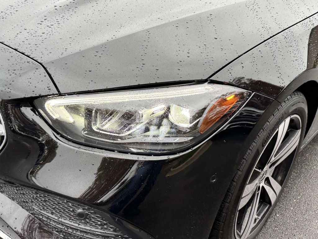 2025 Mercedes Benz C 300 photo 4