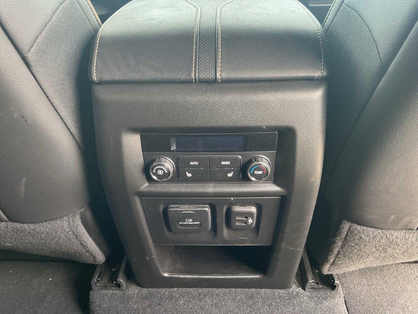 2023 Chevrolet Traverse Premier photo 3