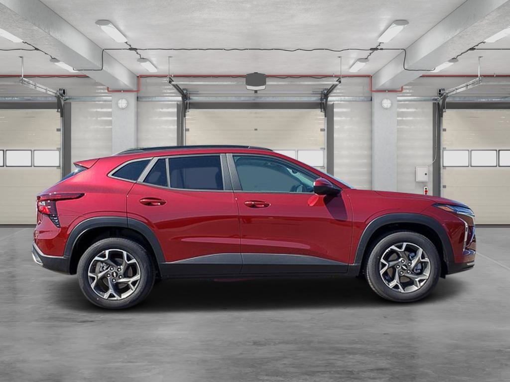 2025 Chevrolet Trax LT photo 8