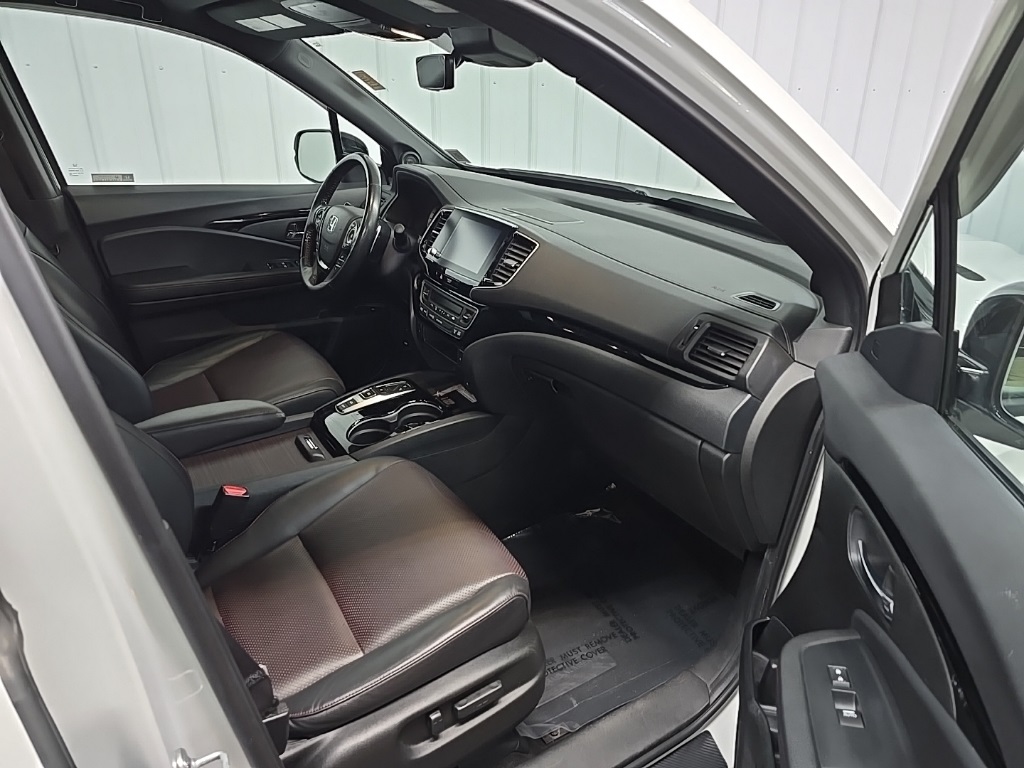 2021 Honda Ridgeline Black Edition photo 15