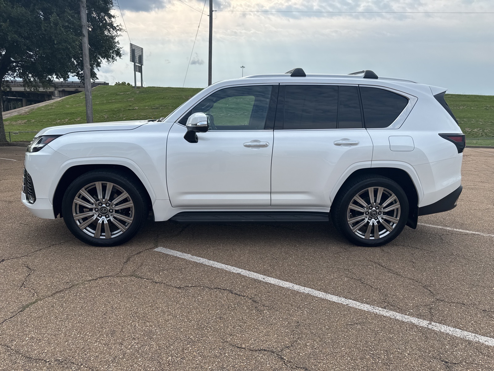 2022 Lexus LX 600 Ultra Luxury photo 4