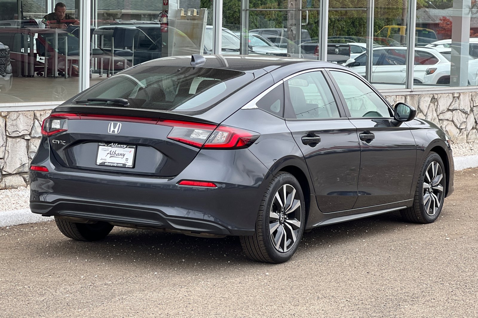 2024 Honda Civic Hatchback EX-L photo 2