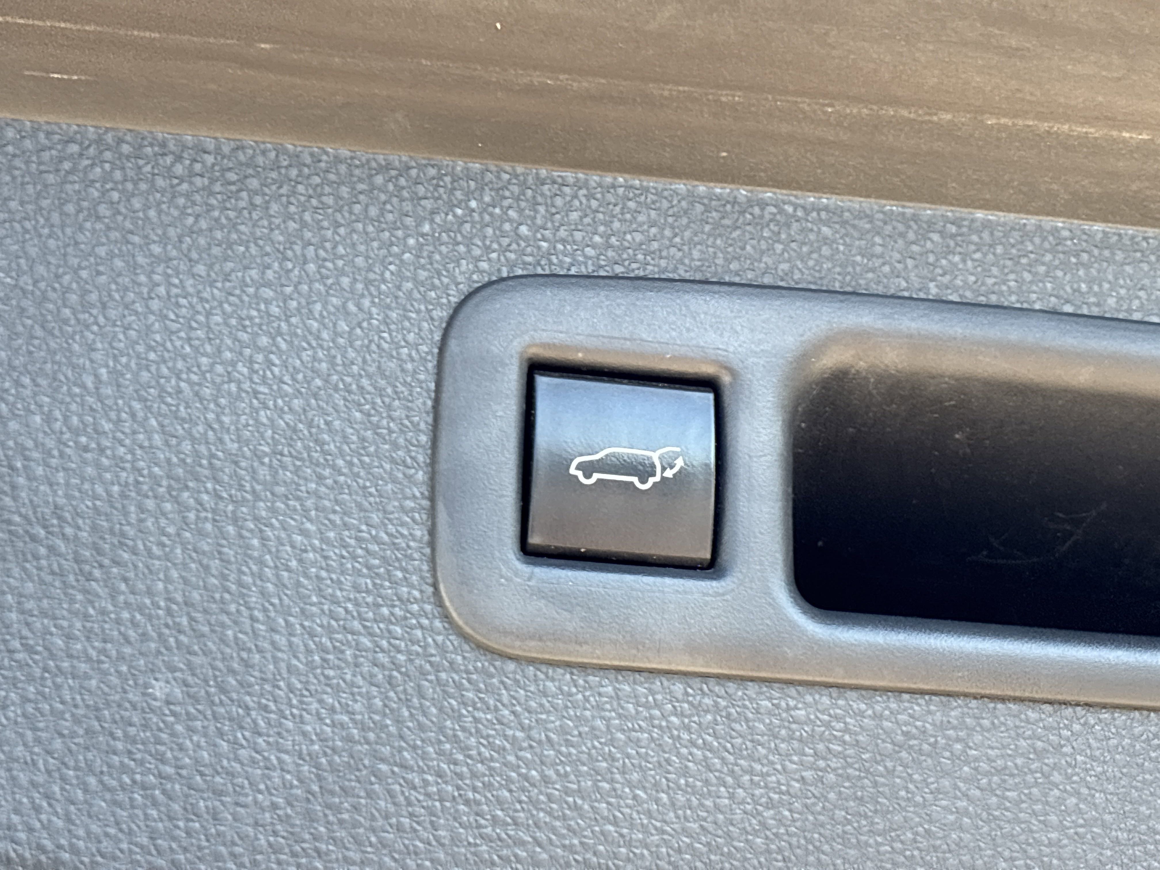 2021 Toyota Highlander XSE photo 2