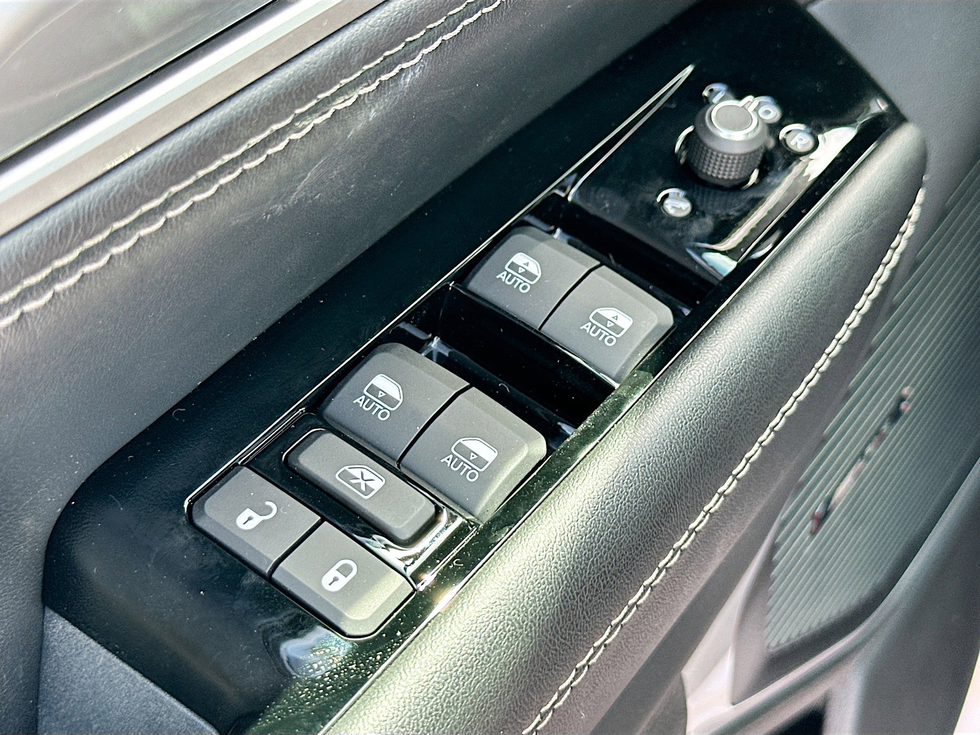 2025 Jeep Wagoneer Series II Carbide photo 11